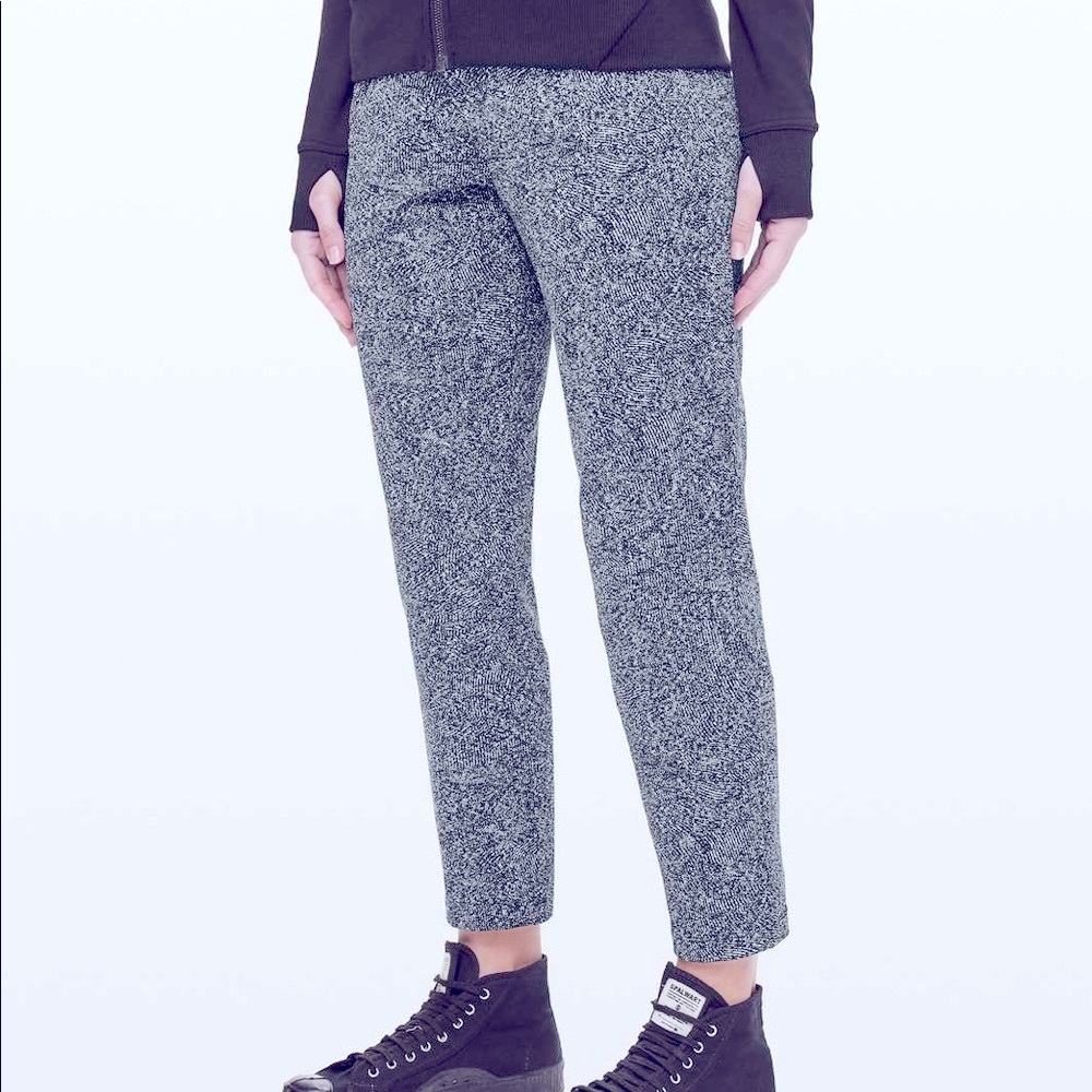 Lululemon On the Fly Pants | Used Once | Fits like a Small